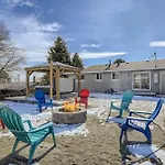 All King Beds, Firepit, Hot Tub, Near Down Town, Games Room