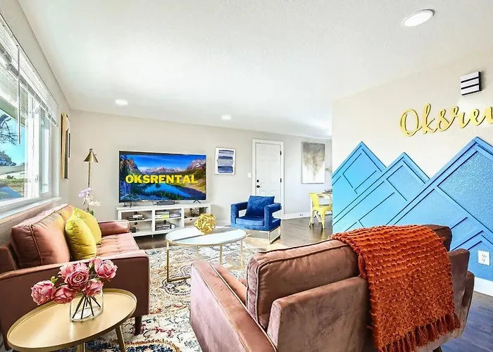 All King Beds, Firepit, Hot Tub, Near Down Town, Games Room