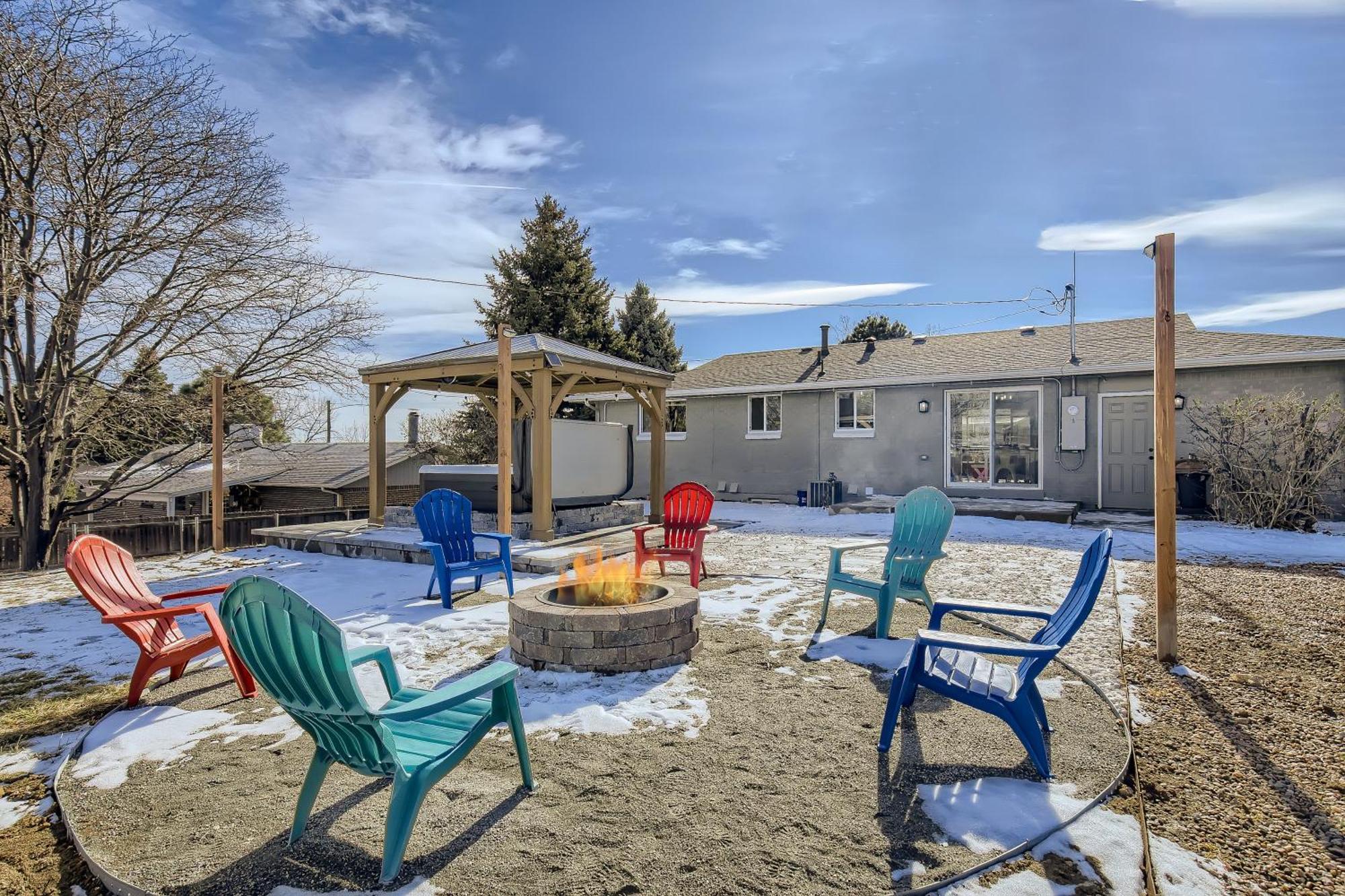 King Beds, Firepit, Hot Tub, Near Down Town, Games Holiday home Denver