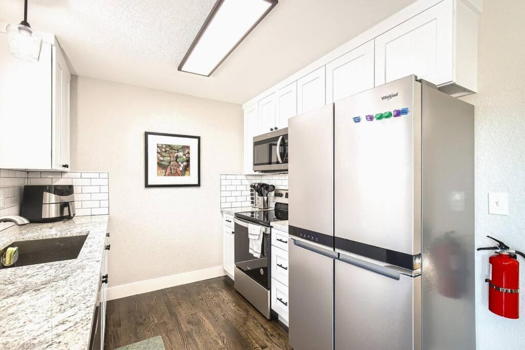 King Beds, Firepit, Hot Tub, Near Down Town, Games * Denver
