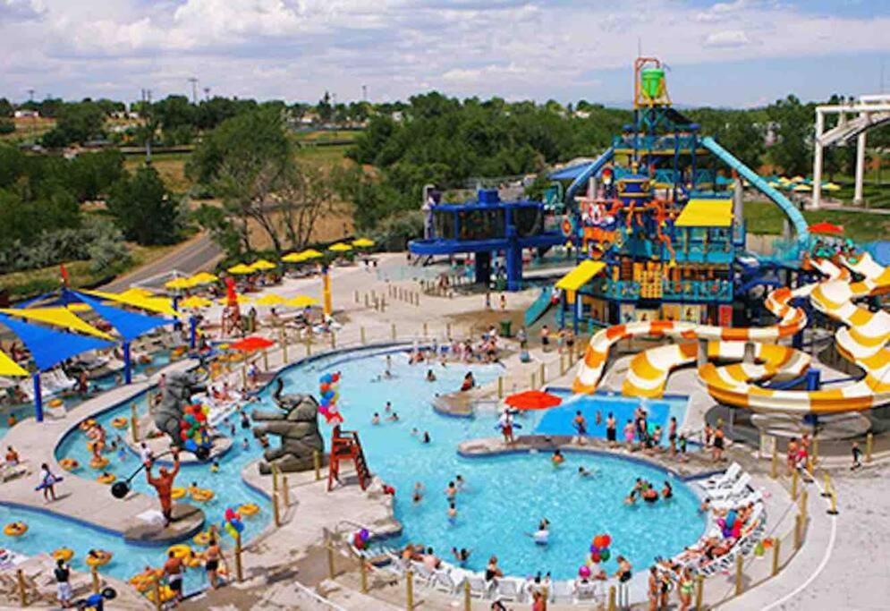 King Beds, Firepit, Hot Tub, Near Down Town, Games Holiday home Denver