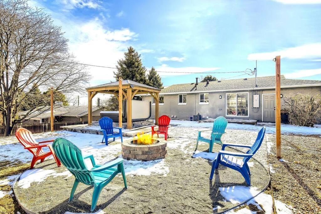King Beds, Firepit, Hot Tub, Near Down Town, Games Holiday home